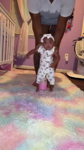 She gone think her mommy crazy 🤣🥴💕🫶🏽 bless the bottle 🍼👶🏽 #MomsofTikTok #daughter #trending #babygirl #funny #blessdabottle🍼🍼 #fyp #3monthsold #babyskylar #viral #blessthebottle