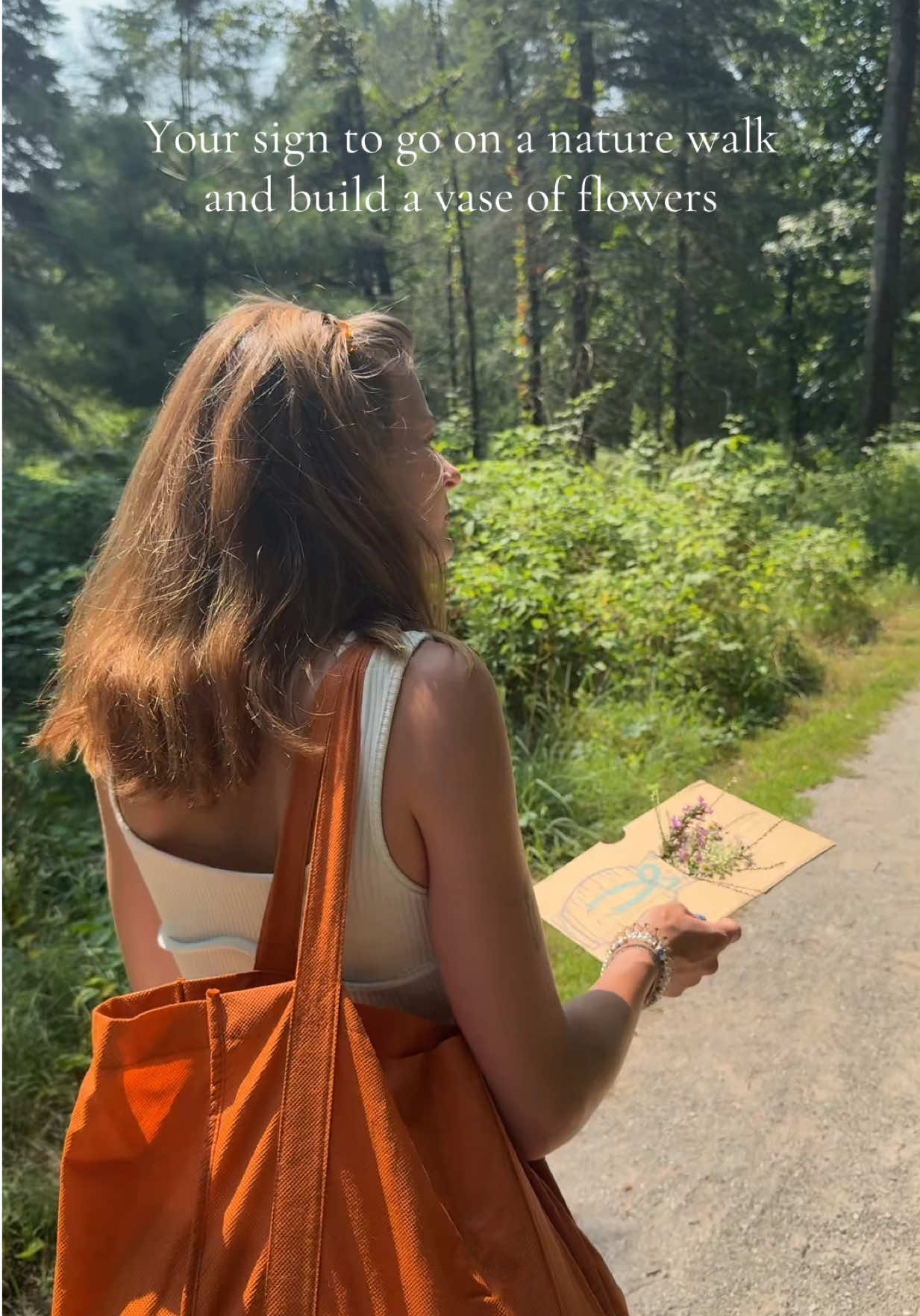 So much fun and so awesome for summer! 🌸🌻 #summeractivity #craft #nature #walk #flowers #flowercraft #gooutside @addy 