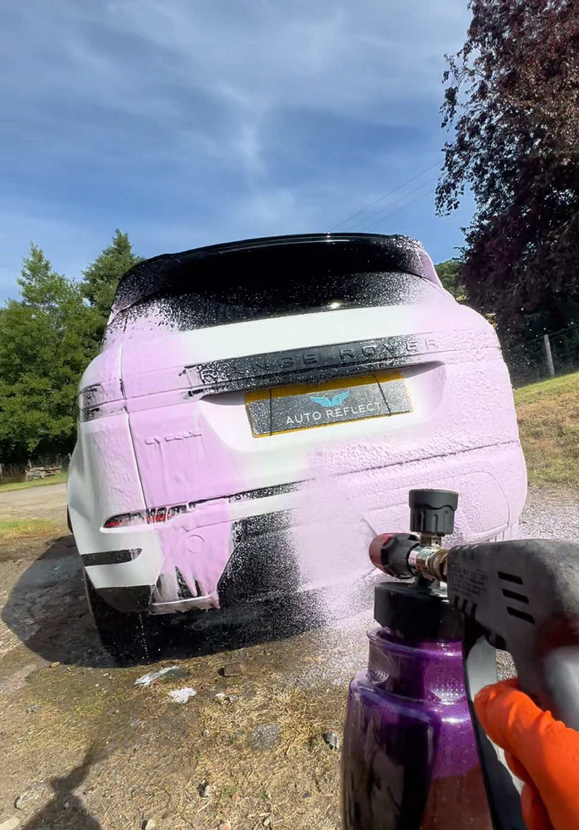 Satisfying snow foam cleaning 🤤 #detailing #cars #cleaning #carwash #satisfying #asmr #viral #fyp 