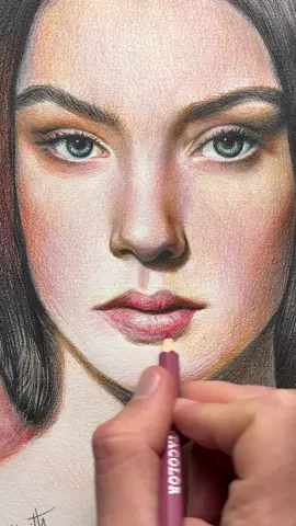 How to draw a girl’s face in color ✍️ 🎨 #drawingtutorial #howtodrawaface #howtodraw #easydrawing #portraitdrawing #drawing #desenho #dibujo  #disegno #dessin #laurendegraaf 