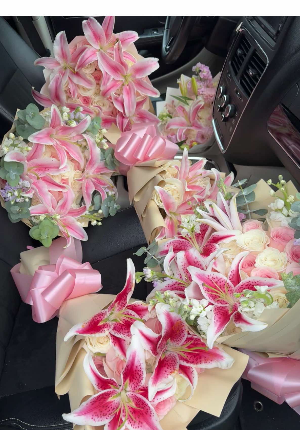 Flowers don’t last forever… but the gesture does ₊˚⊹♡₊˚⊹🌸⊹˚₊♡⊹˚₊ •insta: flores_delicacys  • •#lilies #lily #forher #stargazer #ifhewantedtohewould #fypシ #flowers #girls #bouquet #ramobuchon 