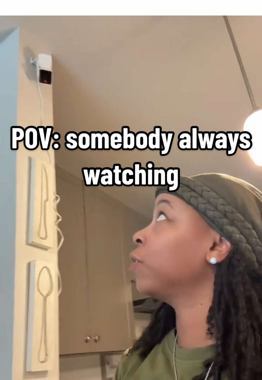 I see u… even around that corner 👀😂😂 thanks to this pan camera from Wyze! #tiktokshopcreatorpicks #tiktokshopbacktoschool #camera #smarthome #creatorsearchinsights 