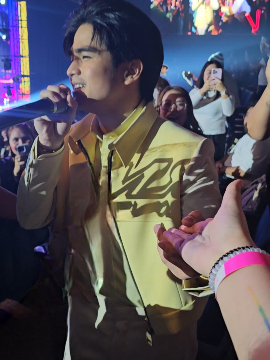 SUMAKSES TAYO KAY WILL!!!!! 🥹💖 @willxashley • #TheBigCollove #PHConcert #AranetaColiseum #NationsSon #WillAshley #PinoyBigBrother #PBBCollab #PBB #Willca 