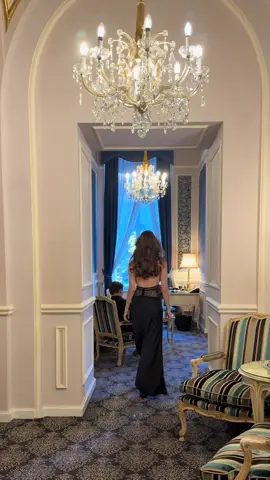 Dressing up to stay in. #classystyle #elegantfashion #oldmoney #imperialvienna 