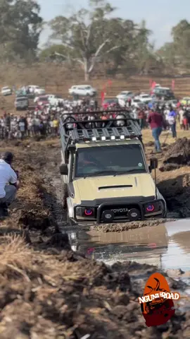 Indlulamithi! Making this track look easy. #landcruiser #landcruiserv8 #toyota #ngunioffroad #vryheid #umdlalowobhuti #trending 