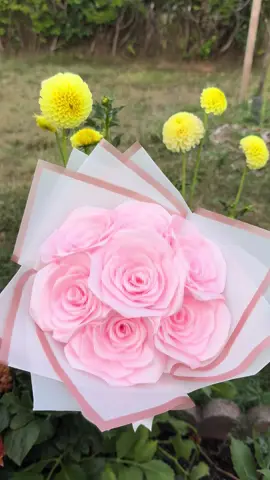 A rose is a rose is a rose 🌹 #foreverroses #eternalroses #ribbonroses #eternalflorist #torontoflowers #SmallBusiness #bouquet 