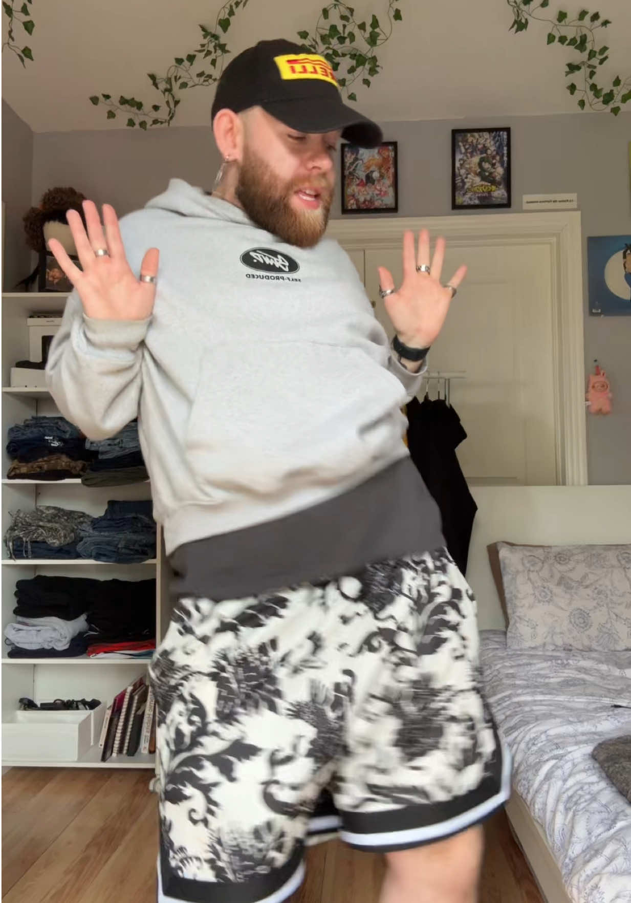 Yall mind if I shake it politely?😭 
