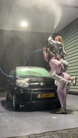 Everything shower met ons Mercedes @Manon Korthuis 