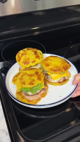 Hamburguesas de plátano maduro que queda súper deliciosa. 🍔 #hamburguesa #platanomaduro #cookwithme #cooking #Recipe #blandonesther 