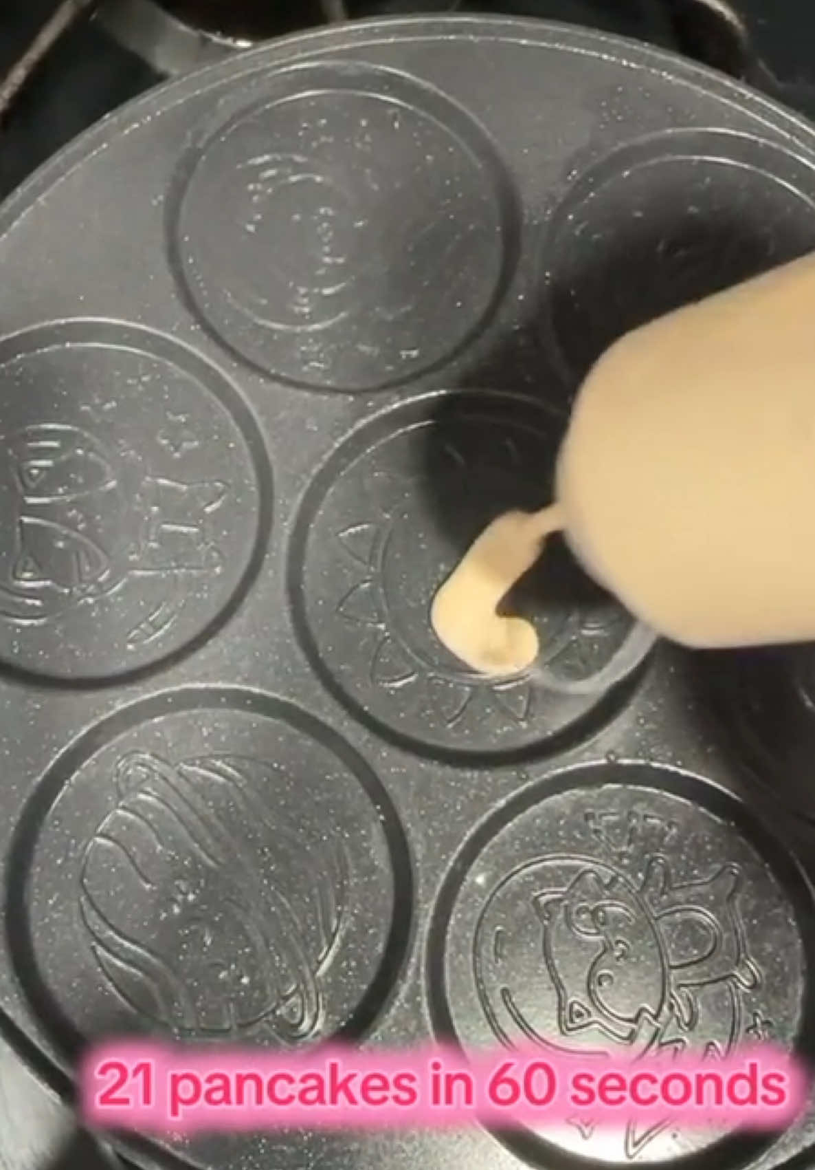 21 mini pancakes in 60 seconds 🥞⏱️ … call me the pancake pit crew! 🚀 #SpeedStack #MiniPancakeChallenge #PancakeGoals 
