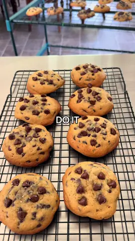 don’t we all have a little bit of a sweet tooth😁😏 #cookies #seeettreat 