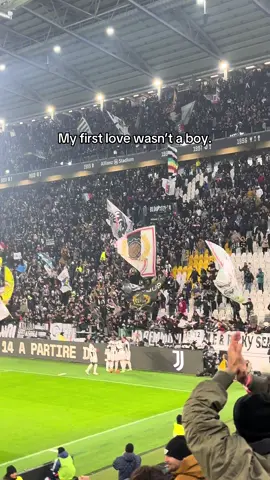 sempre e x sempre @juventus #🤍🖤 #neiperteee #goviral #viral #fyp #footballtiktok #calcio #juventus #serieatim #finoallafine 