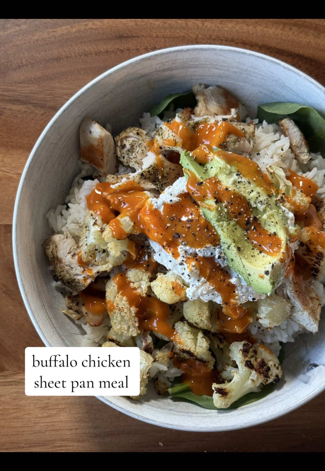 Buffalo chicken sheet pan meal 🔥 full recipe in bio!!  @good culture @Primal Kitchen Foods @Caraway Home  #healthymeals #mealprep #Foodie #nutrition #quickrecipes 