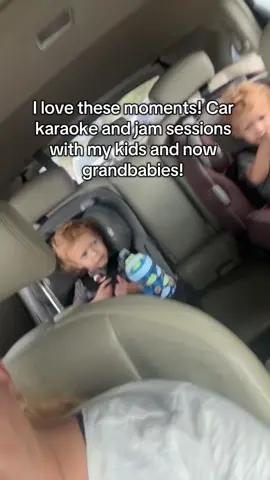 They were dancing before I started recording lol #fyp #carkaraoke #noahkahan 