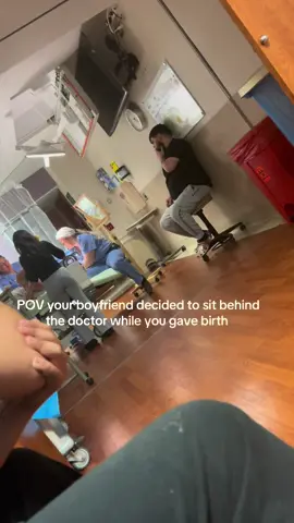 He said he wanted a front row seat and couldn’t see when he was holding my foot 😅 #labor #laboranddelivery #expectingmom #livewithbriii 