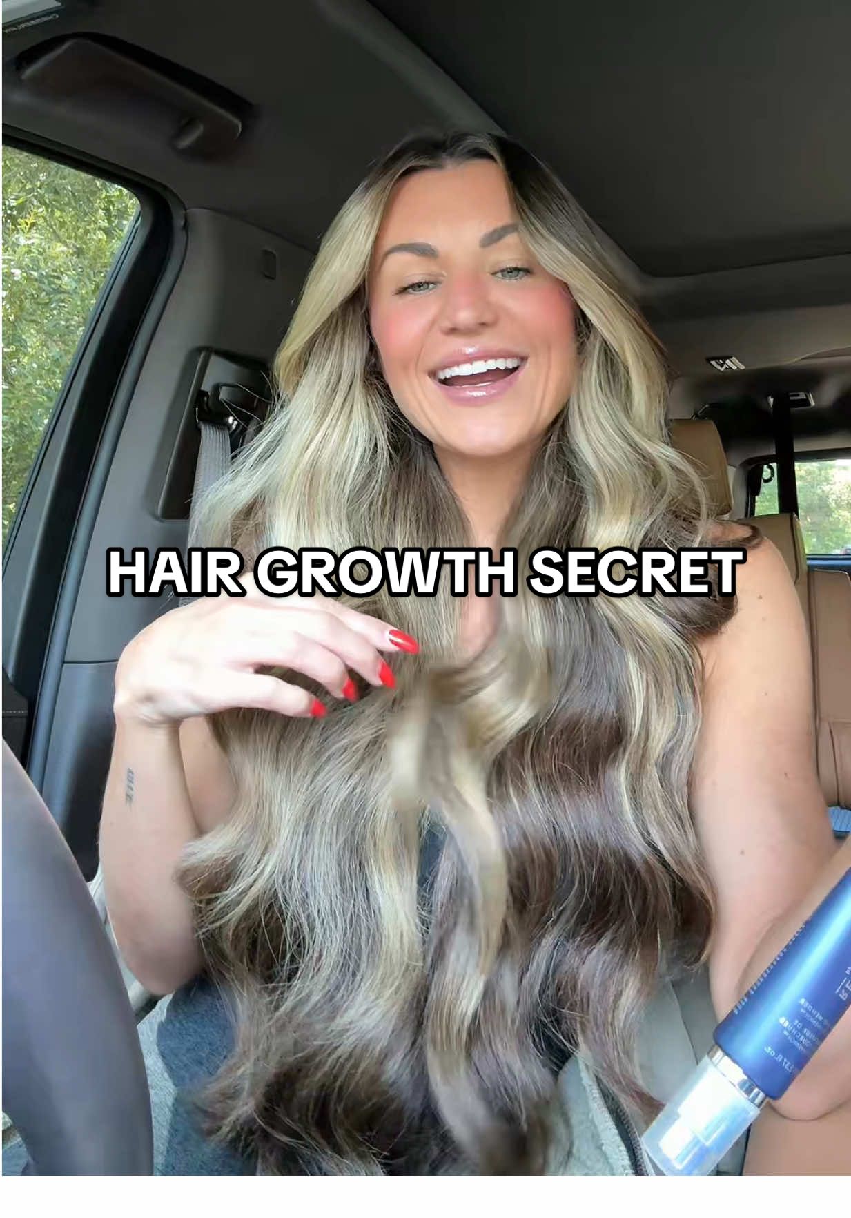 If your ends aren’t breaking off, you’ll probably notice just how long you can grow your hair out. 💖 Truly the most frustrating thing before starting my hair care journey was seeing my hair grow (because my roots would come in so fast) but my hair was literally not getting any longer. 😵‍💫 I’ll never stop using this leave in. nothing else has ever given me results like this, and my hair’s still thriving even with a head full of bleach. #hairhack #healthyhairjourney #hair 