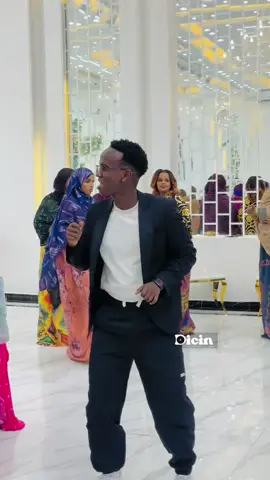 Fanan Moustafe Kante isaga fanku Ubahan #somalitiktok #viralvideo #cameraman📸 