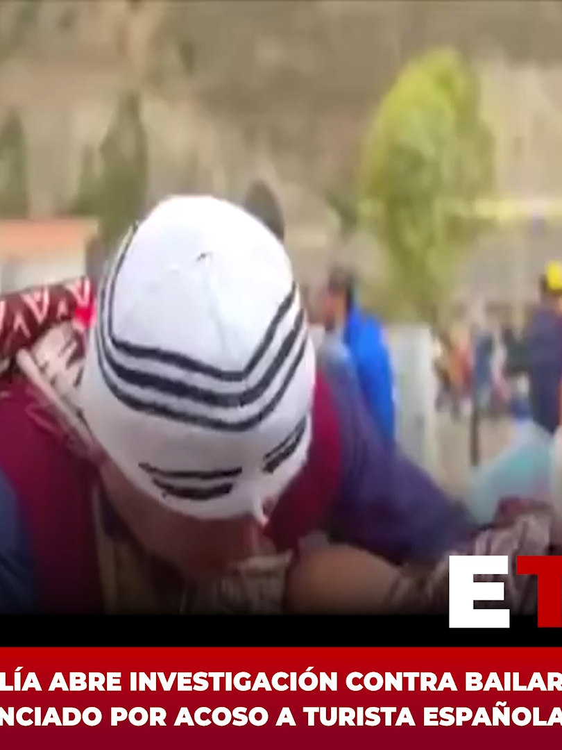 La Fiscalía Provincial de Paucartambo abrió investigación preliminar contra un integrante de una agrupación de danza, acusado de realizar tocamientos indebidos a una visitante extranjera durante la tradicional festividad religiosa en honor a la Virgen del Carmen. Según la denuncia, el bailarín se acercó a una turista de nacionalidad española para posar en una fotografía y, en ese momento, le habría dado un beso en la boca sin su consentimiento. El hecho, ocurrido en plena vía pública, generó indignación entre asistentes, autoridades locales y las redes sociales que también se viralizaron.  El Ministerio Público señaló que el caso se encuentra en etapa de investigación para determinar las responsabilidades penales correspondientes. La población y organizadores lamentaron el incidente, señalando que este tipo de conductas afectan la imagen de hospitalidad que caracteriza a Paucartambo y su celebración religiosa.