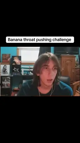 Thinking outside the box 😅😅#funny #twitch #clips #banana #jwice #chat #fypシ #tiktok 