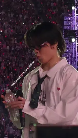 remembered I had this clip from #dominatelondon and it only felt fair to share #straykids #jeongin 