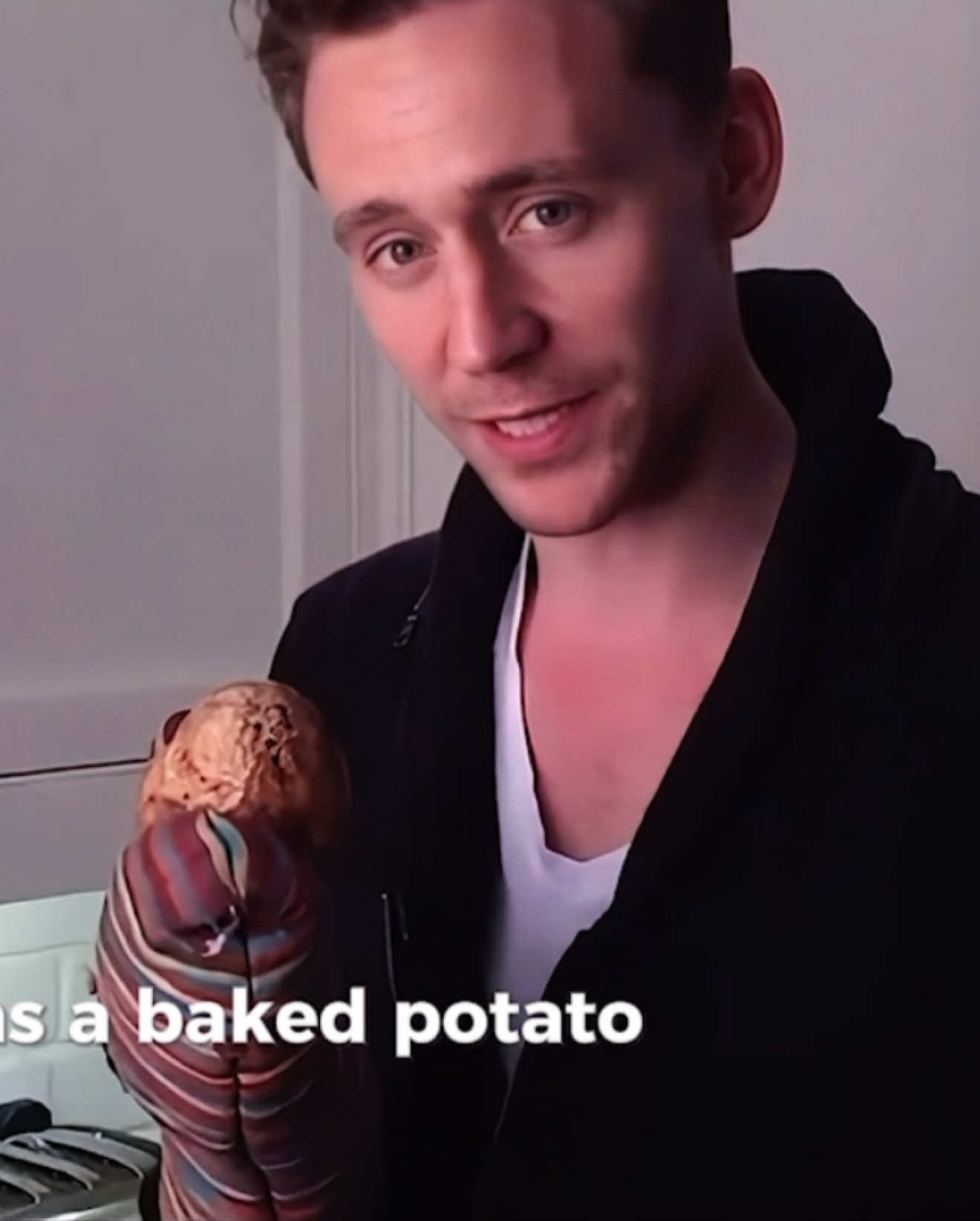 Suddenly I’m fascinated by potatoes #tomhiddleston #twhiddleston #viral #tomhiddlestontiktok #fyp #loki 