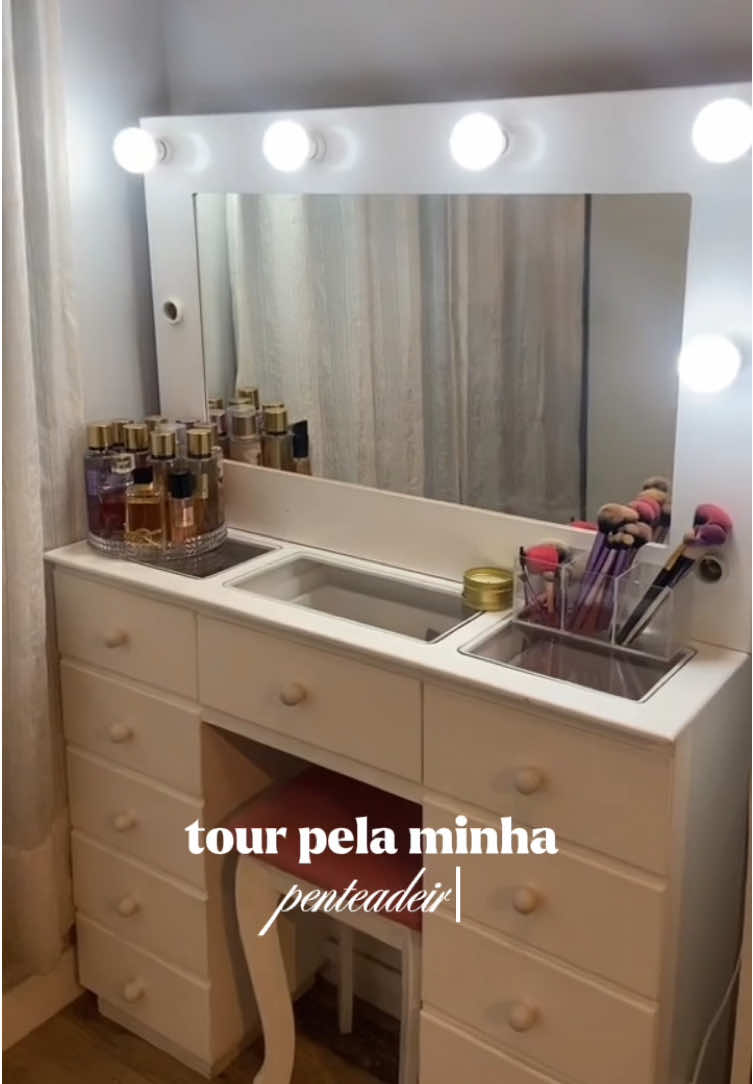 tour pela minha penteadeira amigas (me perdoem pelo áudio ruim) 💗✨ #penteadeiracamarim #penteadeira #tourpenteadeira #bodysplash #produtosdebeleza #fyp #foryoupage #creatorsearchinsights  