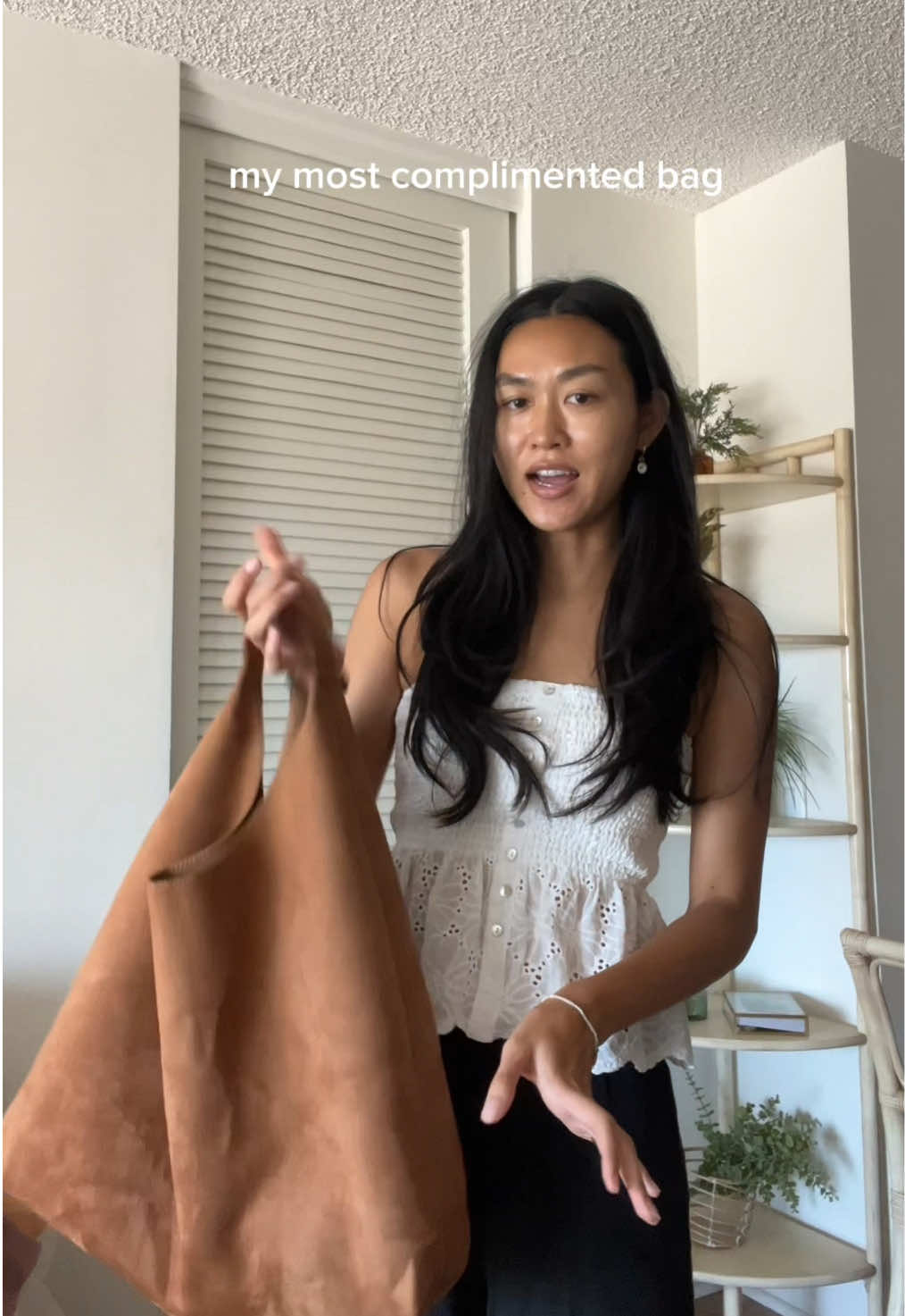 I’m not joking - every appointment I’ve been to someone has said something about this bag  ______ #gap #viralbag #purse #casualoutfit #totebag #Summer #summeroutfit #fashionhack #stylingtip #styling101 @Gap 