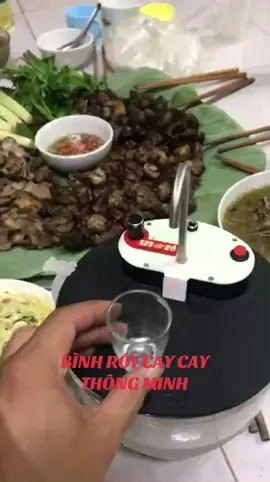 Bình rót cay cay tự động#mayrotruoutudong #mayrotruouthongminh #rotruoutudong 
