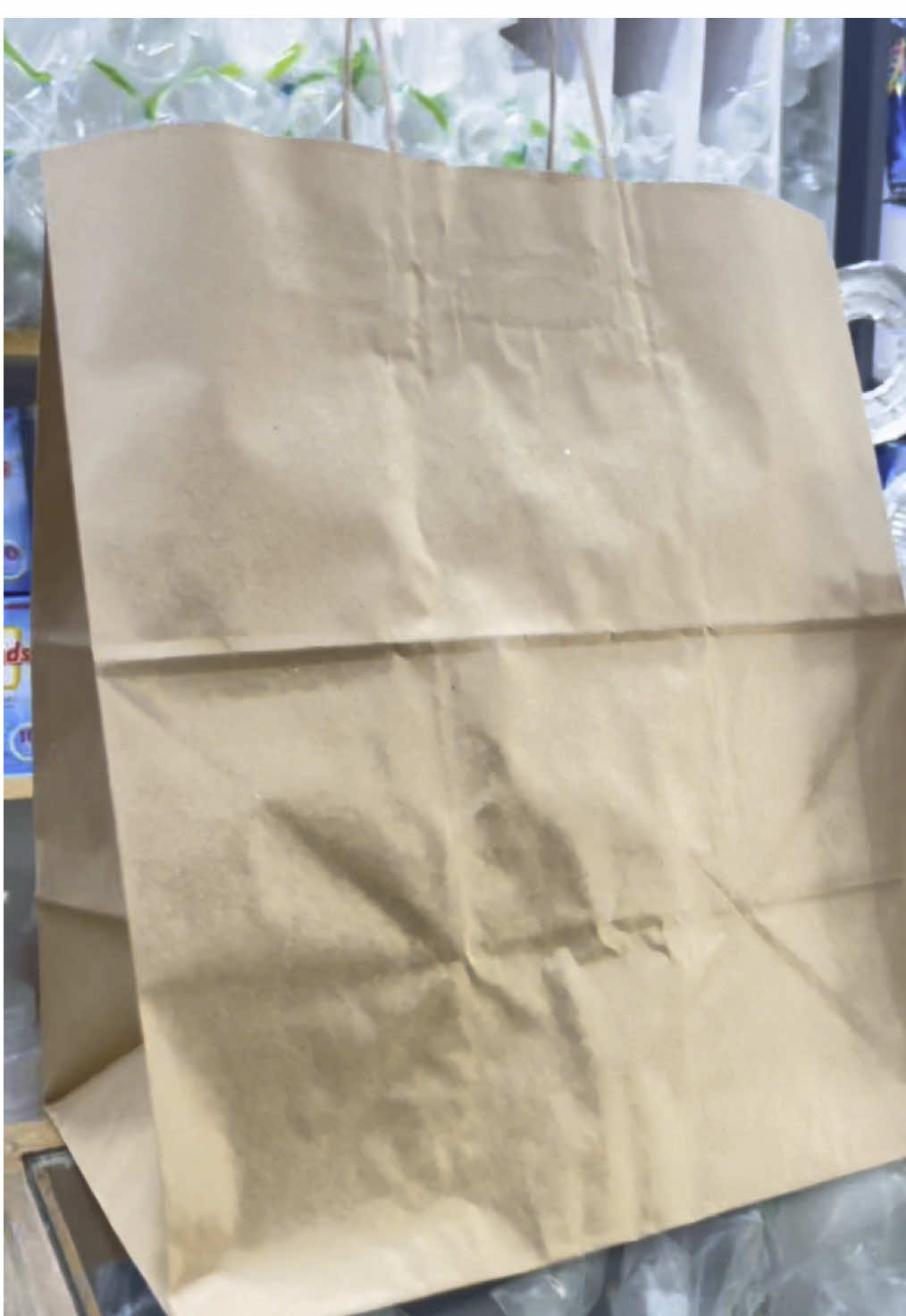 Bolsas Kraft ideales para tus entregas!! Variedad de tamaños  Visítanos en el centro comercial victoria Center II local A-62 La Victoria Estado Aragua  #bolsaskraft #bolsasdepapel #desechablesvictoria #desechables 