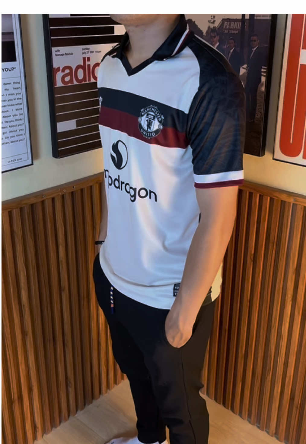 Jersey Vintage Manchester United Cream Snapdragon 🔥 🔥 🔥  #jersey #fyp #vintage #jerseybola #manchesterunited 