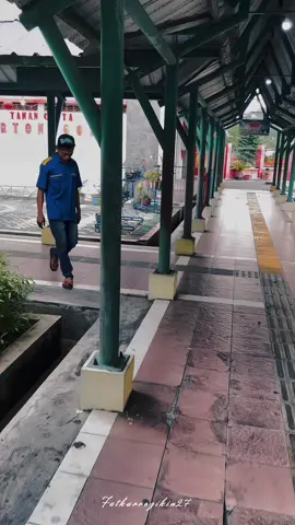 Siapakah dia, hehe😁 #fyppppppppppppppppppppppp #sumberselamat #drivertampan #drivermuda #sugengrahayu @𝗛 𝗔 𝗟 𝗟 𝗢 𝗗 𝗘 𝗘 @CCTV_BIS_JATIM_RACE02😋 @CCTV NGAWI RAMAH @Morris 