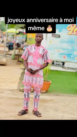 joyeux anniversaire à moi même 🎂  #CapCut #toulemonde #visiblitetiktok #cotedivoire🇨🇮 #france🇫🇷 #benintiktok🇧🇯 #italy🇮🇹 #camerountiktok🇨🇲 #visiblite @martial7H7 @Simon Offsé ⚫️ 