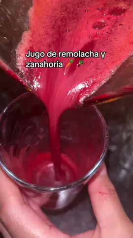 Jugo de remolacha ahora si un shot cada mañana✨estos frascos son perfectos para guardar en la nevera.#cups #jugo #remolacha #zanahoria 