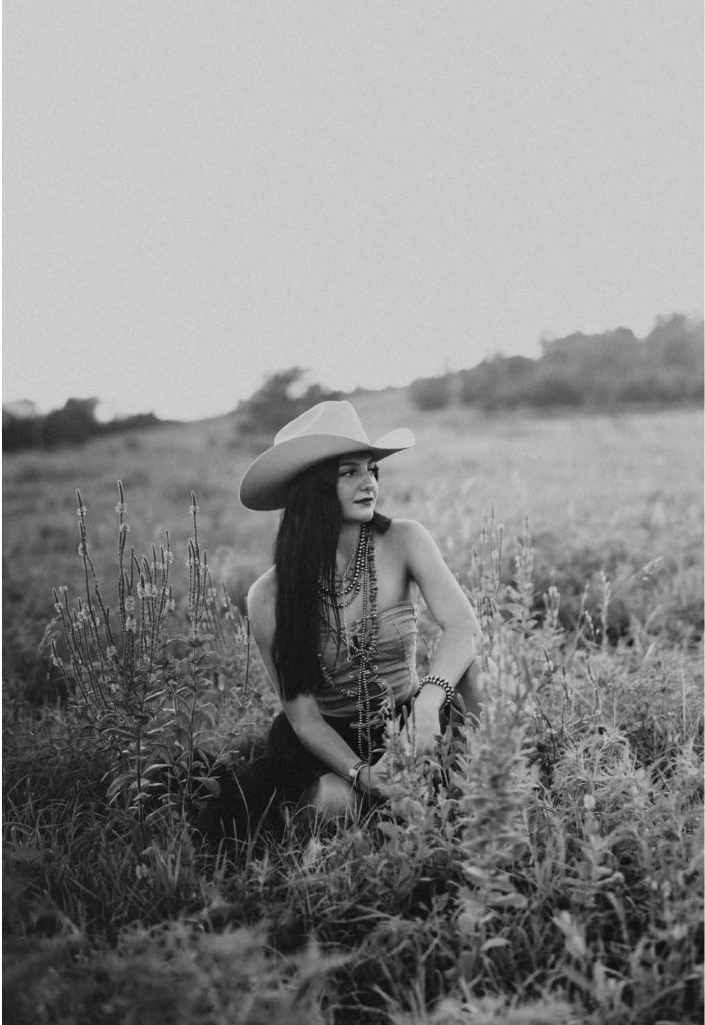 @claire brown killed it at her senior session // 🌵 #westernphotographer #westernfashion #seniorpictures 