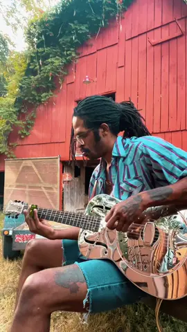 You know it’s hot af out here when you hear the chicharras singing louder than I can slide on my steel box. Got a hot case of the Monday blues  #blues #deltablues #slideguitar #sinners #fyp #originalmusic #resonator #bluesmusic #playtheblues #tennessee 