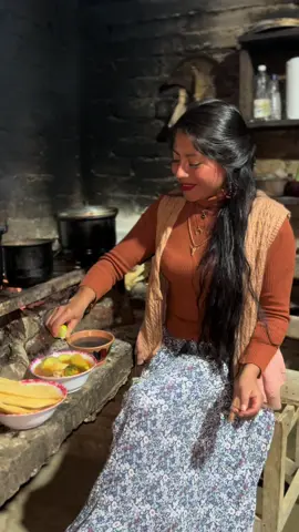 Delicioso caldito de pollo con un clima tan perfecto 🥘🌧️❤️🛖✨ #cocina #gastronomia #chef #fyp #rancho #alegria 