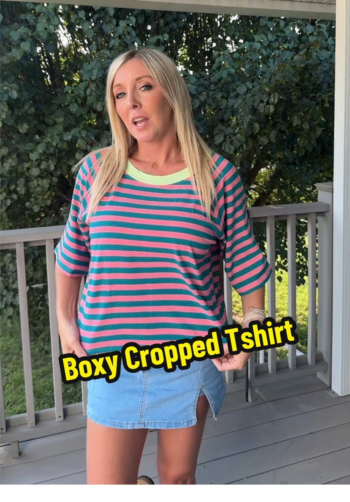 The stripes and color contrast @UEU #ueu #tshirt #teeshirt #boxytshirt #boxytee #croptop #cropped #croppedtee #stripedshirt #stripes #tiktokshopbacktoschool #SummerFashion #fall #backtoschoolshopping 