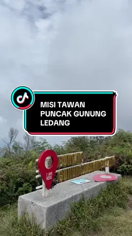 Tuan Ts. Haji Mohd Johari Bin Tarmidi, Pegawai Daerah Tangkak bersama kakitangan Pejabat Daerah Tangkak berjaya mendaki ke puncak Gunung Ledang, gunung tertinggi di Negeri Johor setinggi 1276m #CapCut #fyppppppppppppppppppppppp #gunungledang #jdt #tangkakluarbiasa 