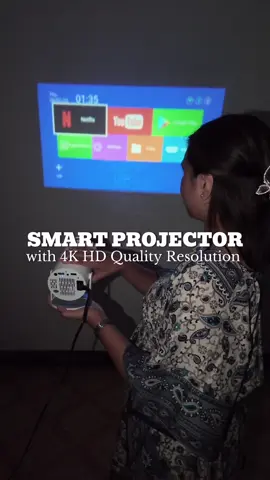 Parang bumili na dun kami ng malaking screen na TV! 🥹🥰 Ang linaw ng quality 🔥 #miniprojector #HY300 #projector #4khdprojector #portableprojector #cinemaathome #fyp 
