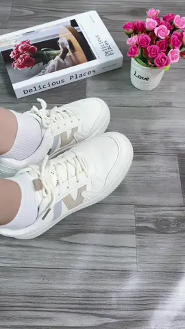Giày thể thao nữ phong cách thời trang. #giaydepxinh #giaydep #giaythethao #giaysneaker #giaynuxinh 