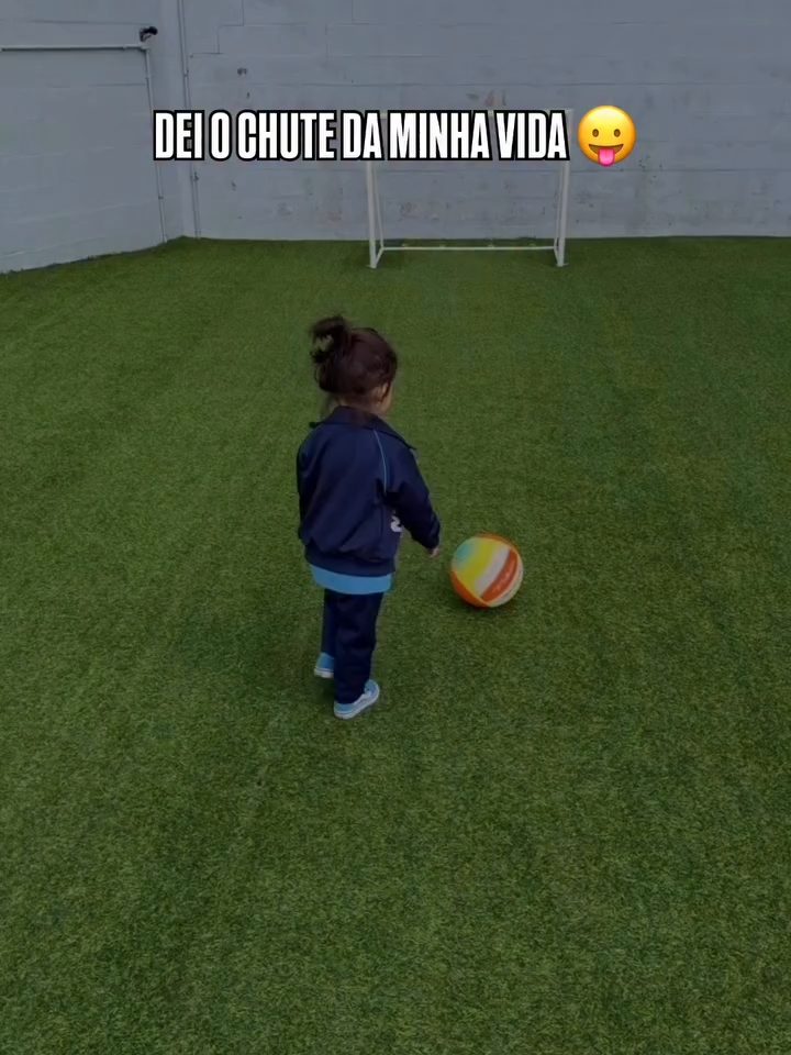 Esqueeeeeeeeece, vai ser ver desenho e tomar toddynho o dia todo! 😎⚽ 🎥: DIEGO PARK #Esportes #Futebol #Redes7