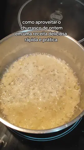 aproveitando o churrasco de ontem em uma deliciosa receita 😋  uma caixinha de creme de leite adicionada em uma cebola frita na manteiga 🧈 