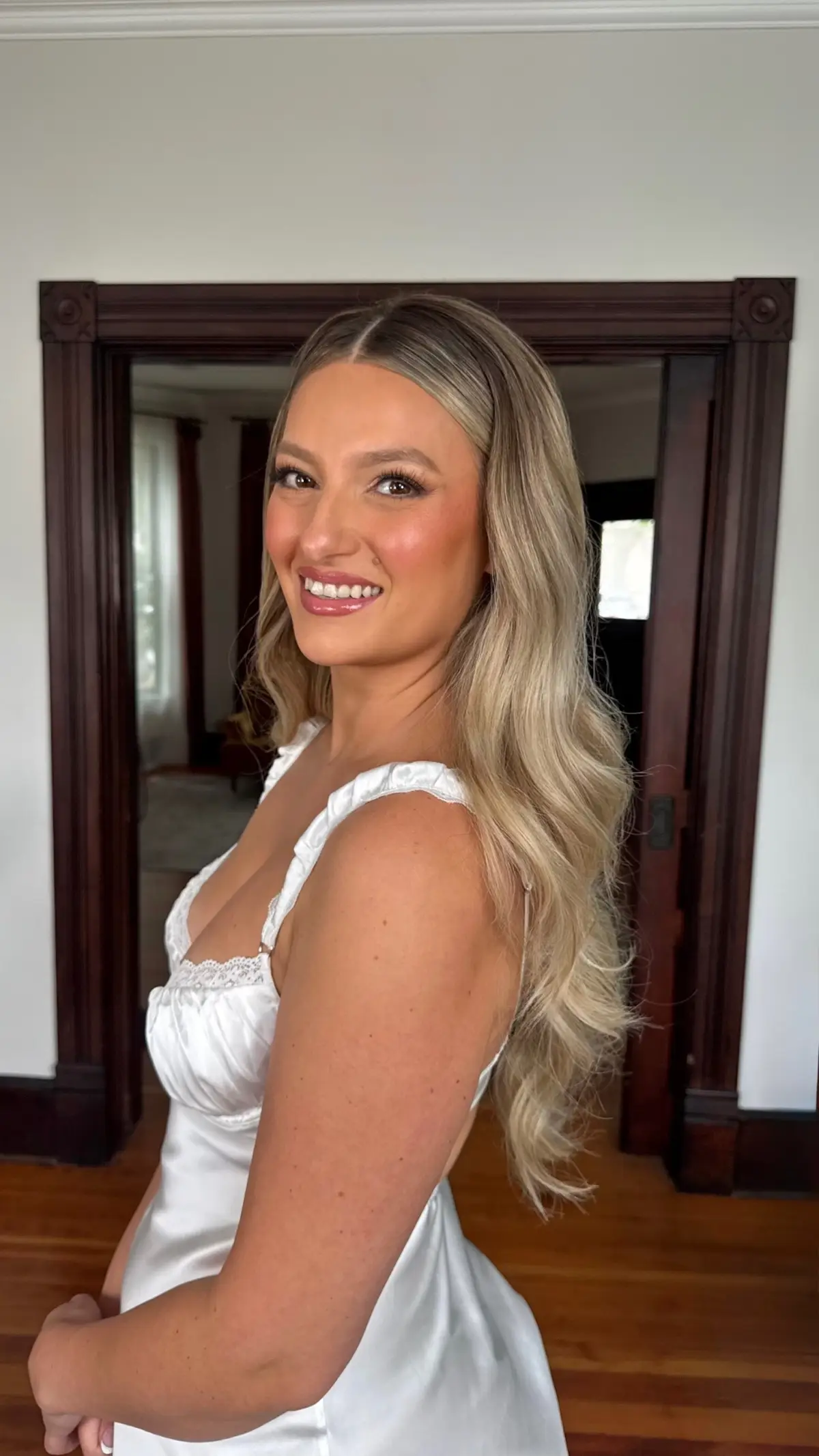 Taryn’s vision was a soft, blushing glow — a complexion full of life, paired with soft neutral eyes and a blush-toned lip that seamlessly tied the look together. It perfectly reflected her own focus in aesthetic work, as she helps other women feel confident and radiant in their own skin.