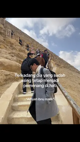 Salah satu bait alfiyah ibnu malik  فقد يكونان منكرين # الخ Ketika kamu maknakan dengan makna yg luas kamu akan mendapatkan makna”indah di dalamnya #masyaallahtabarakkallah #allahummabarik #lewatberanda #alfiyahibnumalik 