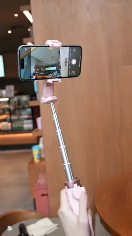 A selfie stick that is both beautiful and functional.You’ll love it.#selfiestick #4in1selfiestick #minitripod #volg #holder #tiktokmademebuyit 