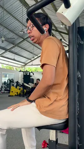Musik di gym nya kekencengan, tapi bisa ngepas 😬