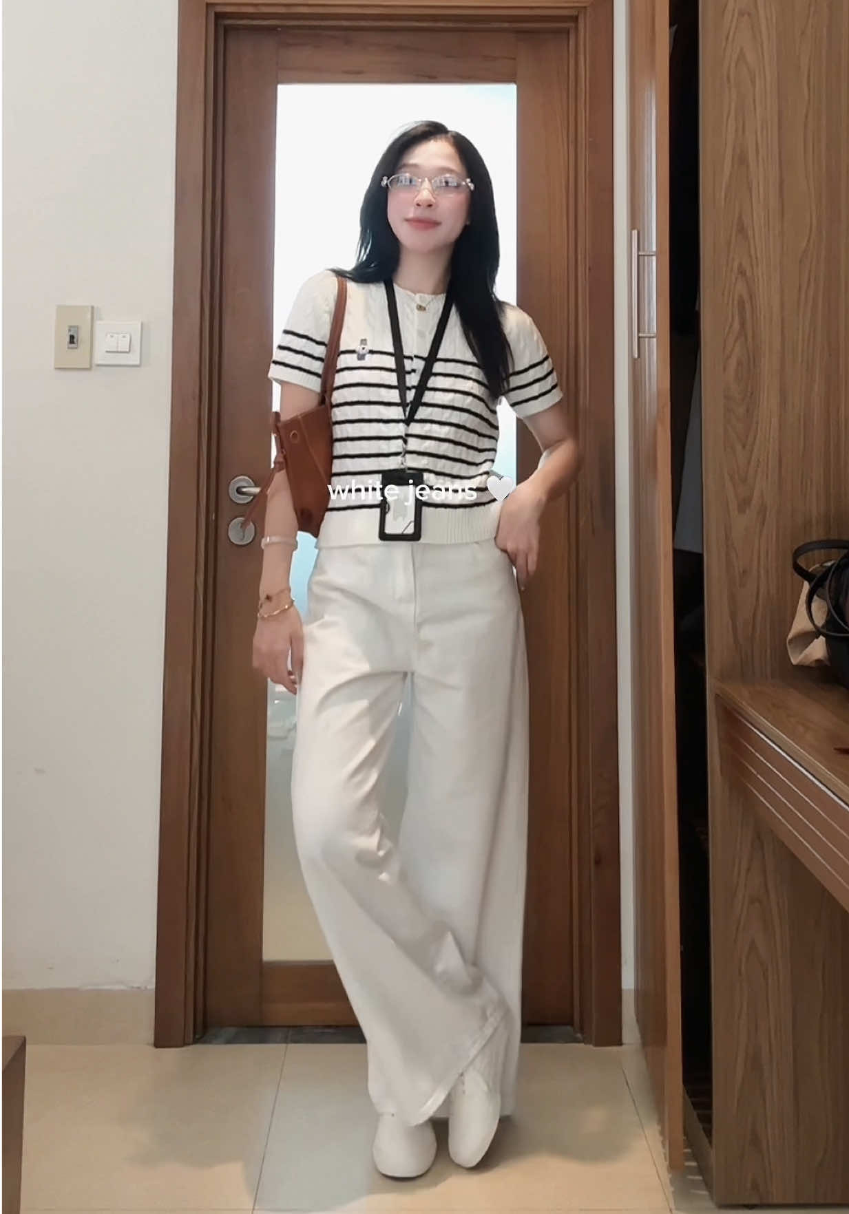 Ai rồi cũng phải mê jeans trắng thoaiii 🫶🏻💙🤍#aolennu #xuhuongtiktok #quanjeansuong #aolenquangchau #shopping 