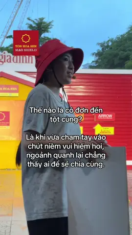 Ngày đến trường quay, em đi một mình. Ba đã m.ất vì u n.ão, mẹ đang nằm chạy thận ở bệnh viện. Khoảnh khắc rút được tấm bảng thưởng, niềm vui vừa chớm đã chóng tàn vì xung quanh chỉ còn lại “mình” em - Tập 146 #tonhoasenmagshield #hoasenmagshield #tonhoasen #maiamgiadinhviet #hoasenhome #hoasengroup #ths 