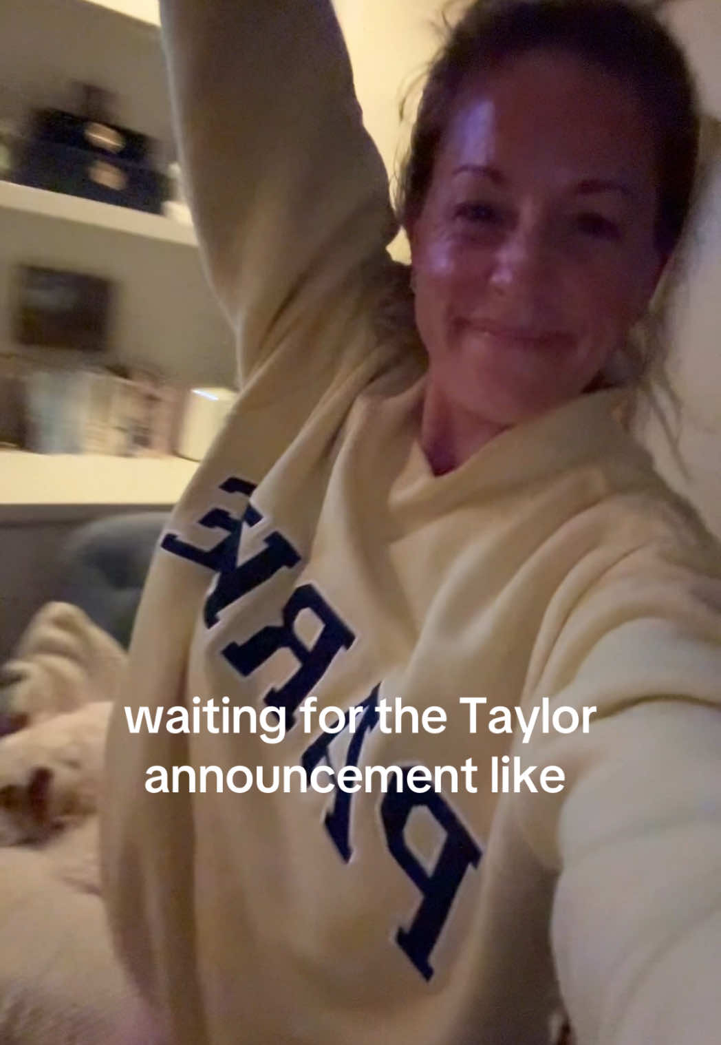 that color looks good on you boo @Taylor Swift 