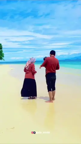 Enjoy Your life • • Pulau Sirandah Terletak  di kawasan Kota Padang, tepatnya di Kecamatan Bungus Teluk Kabung, Kelurahan Teluk Kabung Selatan ( Sungai Pisang ) • Pulau Sirandah merupakan tempat wisata & resort pantai, Salah satu Destinasi wisata pulau / pantai terbaik di Sumatera Barat  • Fasilitas yg ada di Pulau Sirandah : Penginapan √ Cafe & Resto √ Camping Area √  Musholla √ Kamar Mandi & Toilet √ Tempat Santai √ Lapangan √ Aula √ Wahana ( Bananaboat, Donatboat, Jet Ski ) Snorkling Spot √ Fishing Spot √ Spear Fishing Spot √ Dll •  Akses ke Pulau Sirandah √ Sungai Pisang ( +_  Menit dari Pusat Kota Padang) √ Pantai Bungus ( +_ 30 Menit dari Pusat Kota Padang √ Kawasan Mandeh ( +_ 1Jam 30 Menit dari Pusat Kota Padang √ Pelabuhan Muara ( Di Pusat Kota Padang ) • Untuk INFORMASI , RESERVASI , TRANSPORTASI , PAKET WISATA , DLL ⬇️ WhatsApp : 081266281984 Follow juga : Tik Tok : @pulau_sirandah YouTube : @pulau.sirandah #pulausirandah #sirandahisland #sumaterabarat #sumbar #westsumatera 